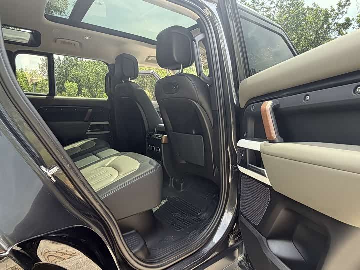 Фото 9 - Land Rover Defender