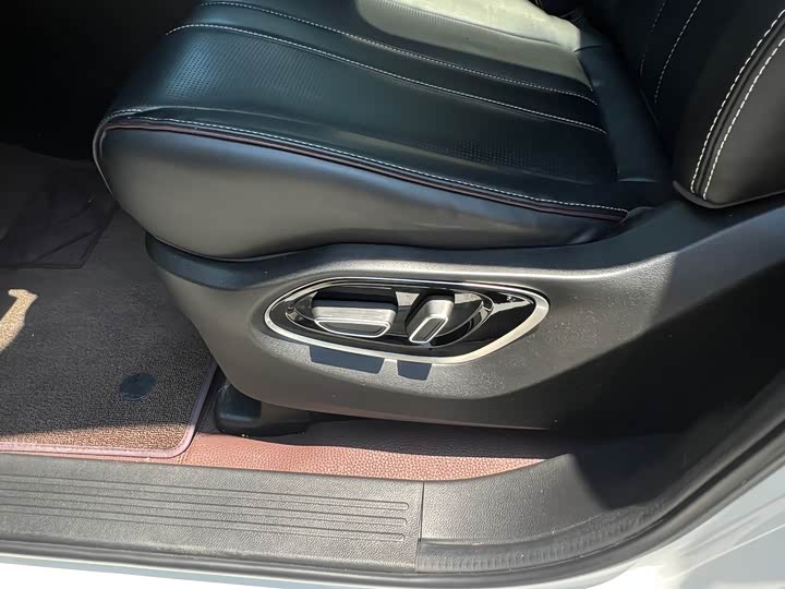 GAC Trumpchi M6 2023 2023款 PRO 270T DCT豪华版