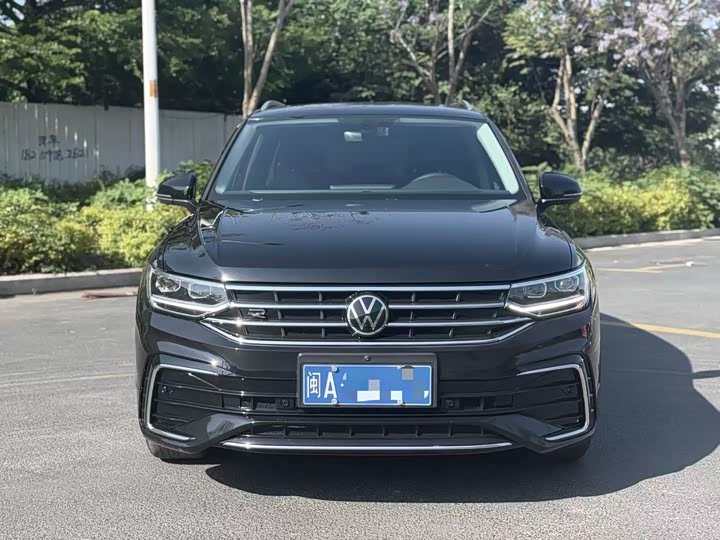 Фото 2 - Volkswagen Tiguan L Pro