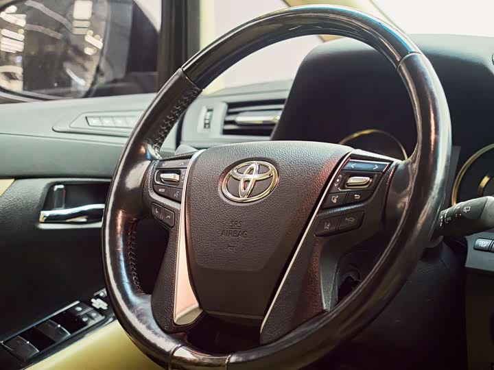 Фото 5 - Toyota Alphard