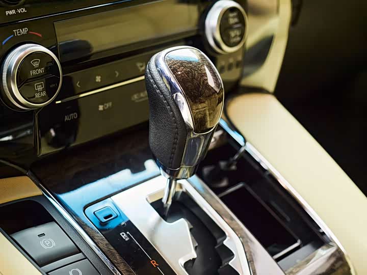 Фото 9 - Toyota Alphard