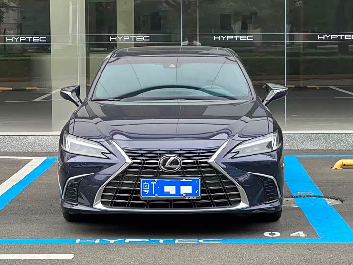 Фото 1 - Lexus ES