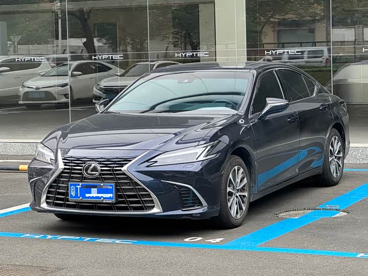 Фото 2 - Lexus ES
