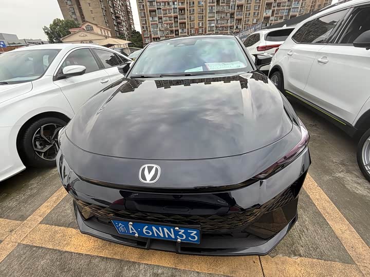 Changan UNI-V 2025 2025款 1.5T 500Bar尊贵运动型