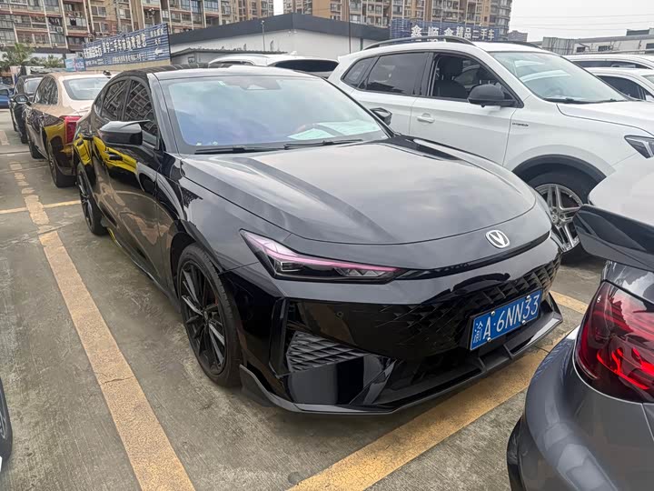 Changan UNI-V 2025 2025款 1.5T 500Bar尊贵运动型