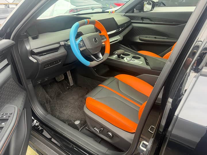 Changan UNI-V 2025 2025款 1.5T 500Bar尊贵运动型
