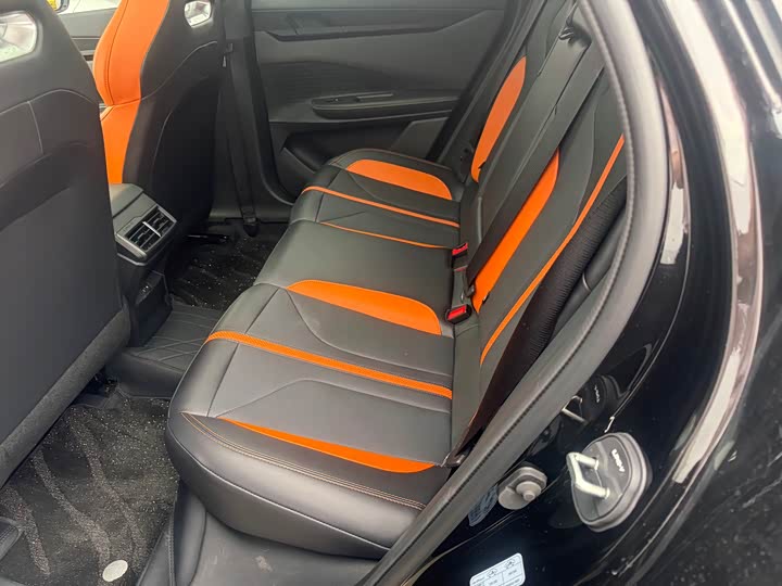 Changan UNI-V 2025 2025款 1.5T 500Bar尊贵运动型