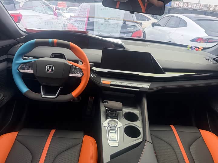 Changan UNI-V 2025 2025款 1.5T 500Bar尊贵运动型