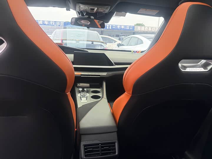 Changan UNI-V 2025 2025款 1.5T 500Bar尊贵运动型