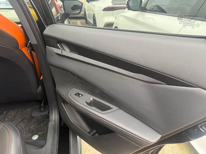 Changan UNI-V 2025 2025款 1.5T 500Bar尊贵运动型