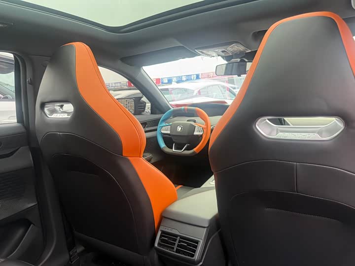 Changan UNI-V 2025 2025款 1.5T 500Bar尊贵运动型