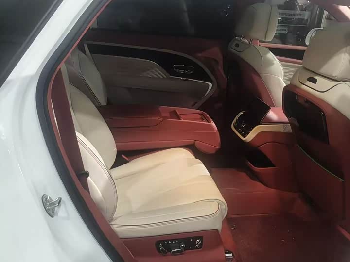 Bentley Bentayga 2024 2024款 4.0T V8 长轴距雅度版
