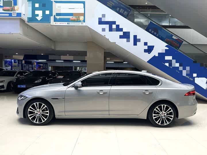 Jaguar XF L 2025 2025款 2.0T P250 两驱尊享豪华版