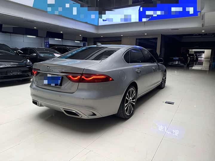 Jaguar XF L 2025 2025款 2.0T P250 两驱尊享豪华版