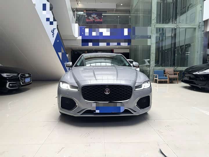 Jaguar XF L 2025 2025款 2.0T P250 两驱尊享豪华版