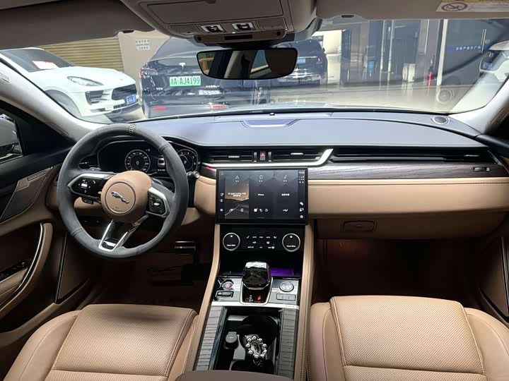 Jaguar XF L 2025 2025款 2.0T P250 两驱尊享豪华版