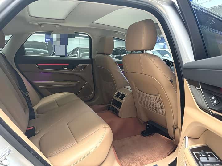 Jaguar XF L 2025 2025款 2.0T P250 两驱尊享豪华版