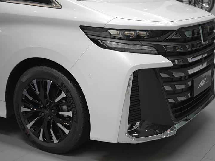 Фото 3 - Toyota Vellfire