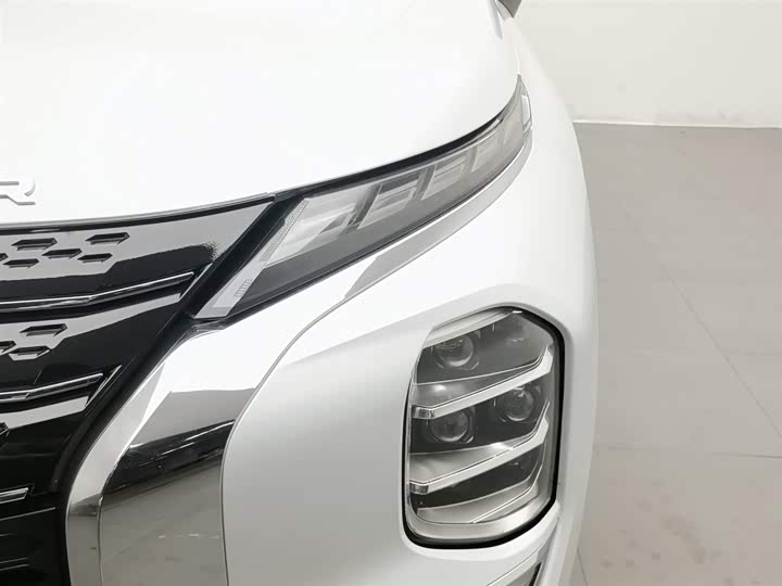 Mitsubishi Outlander 2023 2023款 1.5T CVT四驱尊耀版 7座