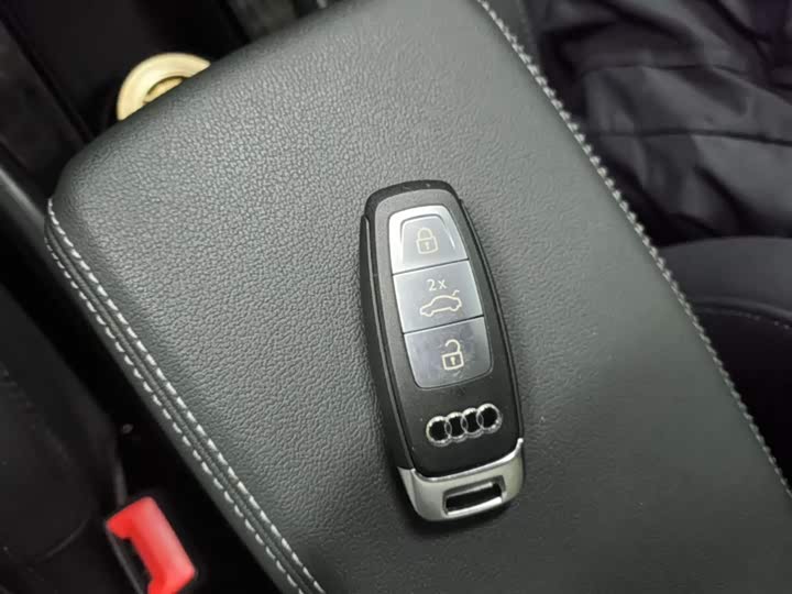 Audi Q4 e-tron 2023 2023款 40 e-tron 创境曜夜版