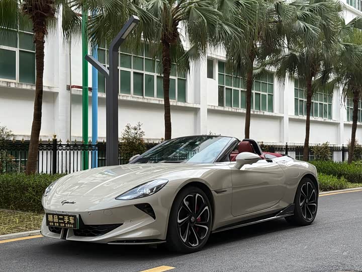 MG Motor Cyberster 2024 2024款 520km 传奇四驱红篷版
