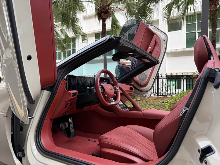 MG Motor Cyberster 2024 2024款 520km 传奇四驱红篷版