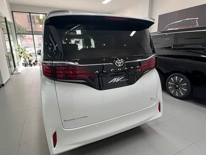 Фото 3 - Toyota Alphard