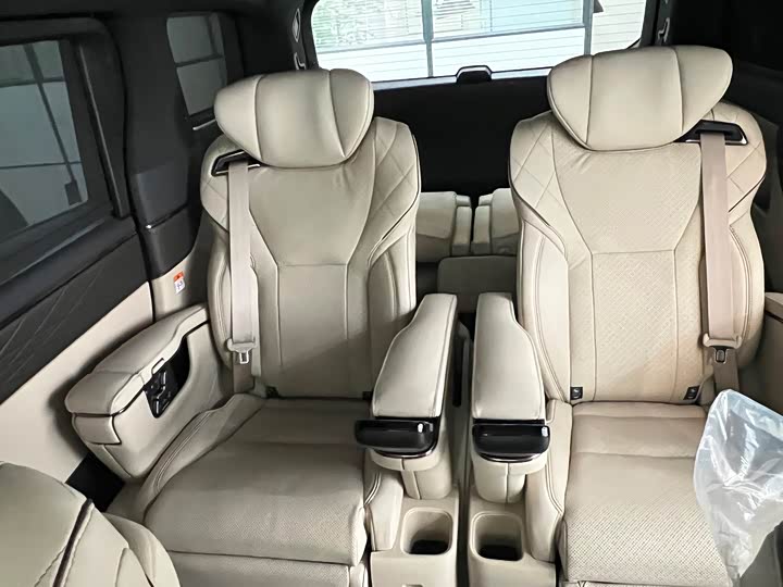 Фото 7 - Toyota Alphard