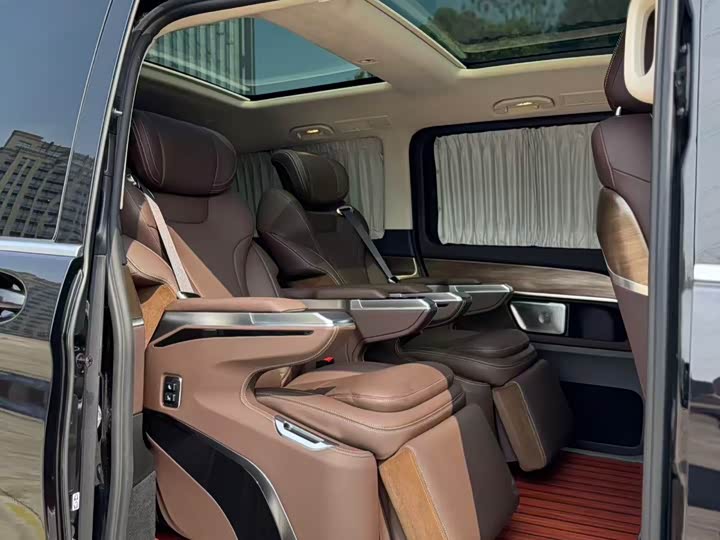 Mercedes-Benz V-Class 2022 2022款 V 260 L 长轴距尊贵版