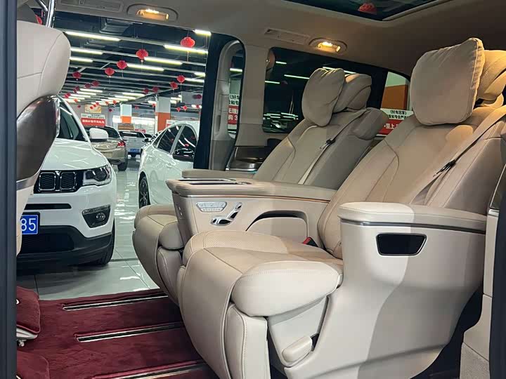 Mercedes-Benz V-Class 2022 2022款 V 260 L 长轴距尊贵版