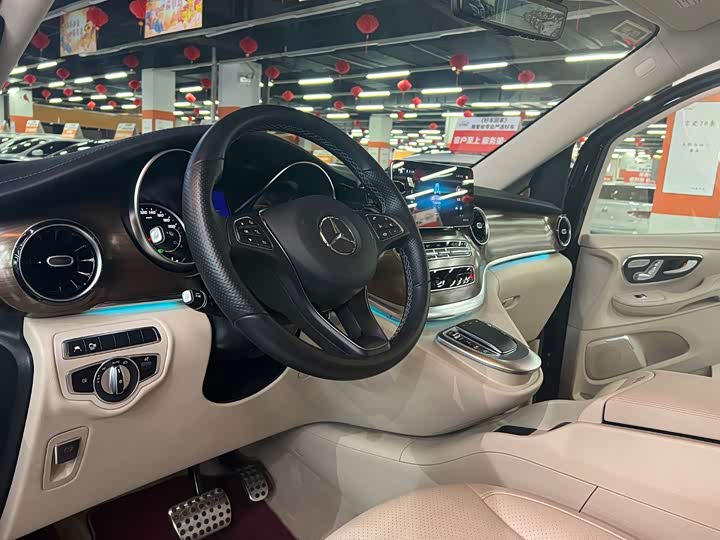 Mercedes-Benz V-Class 2022 2022款 V 260 L 长轴距尊贵版