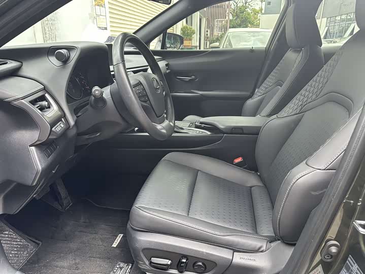Lexus UX 2022 2022款 260h 探·趣版