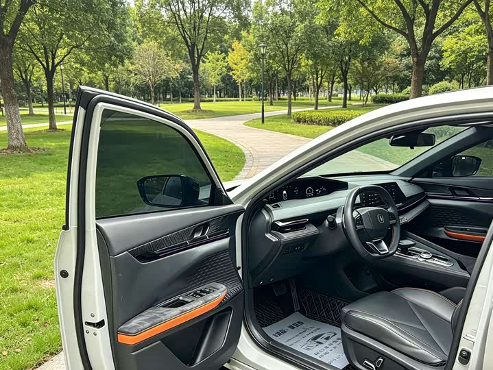 Фото 6 - Changan UNI-V
