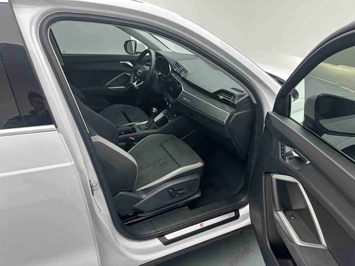 Фото 8 - Audi Q3