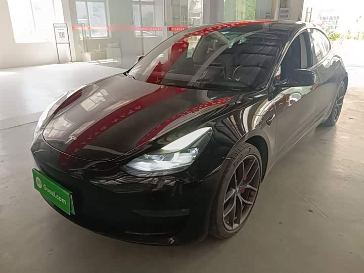 Фото 1 - Tesla Model 3