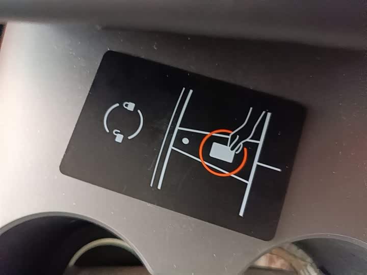 Фото 9 - Tesla Model 3