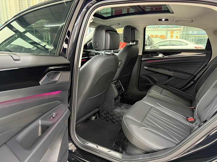 Фото 7 - Volkswagen Passat