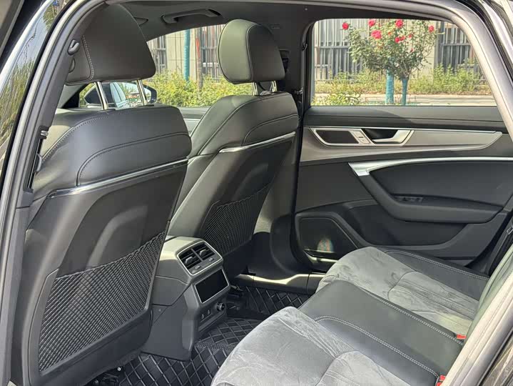 Фото 5 - Audi A6L