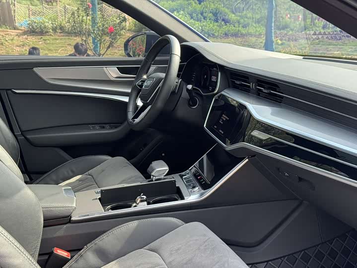 Фото 7 - Audi A6L