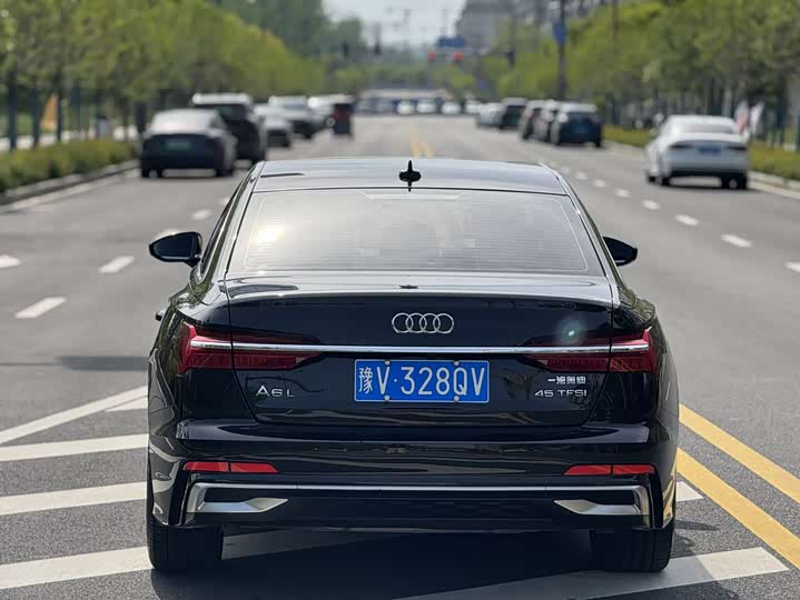 Фото 9 - Audi A6L
