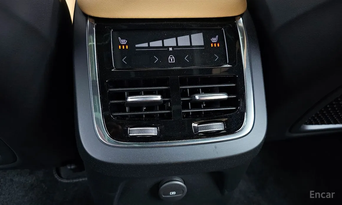 Фото 18 - Volvo XC90