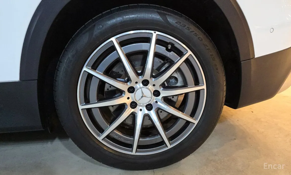 Mercedes-Benz GLB-Class 2020 AMG GLB35 4MATIC
