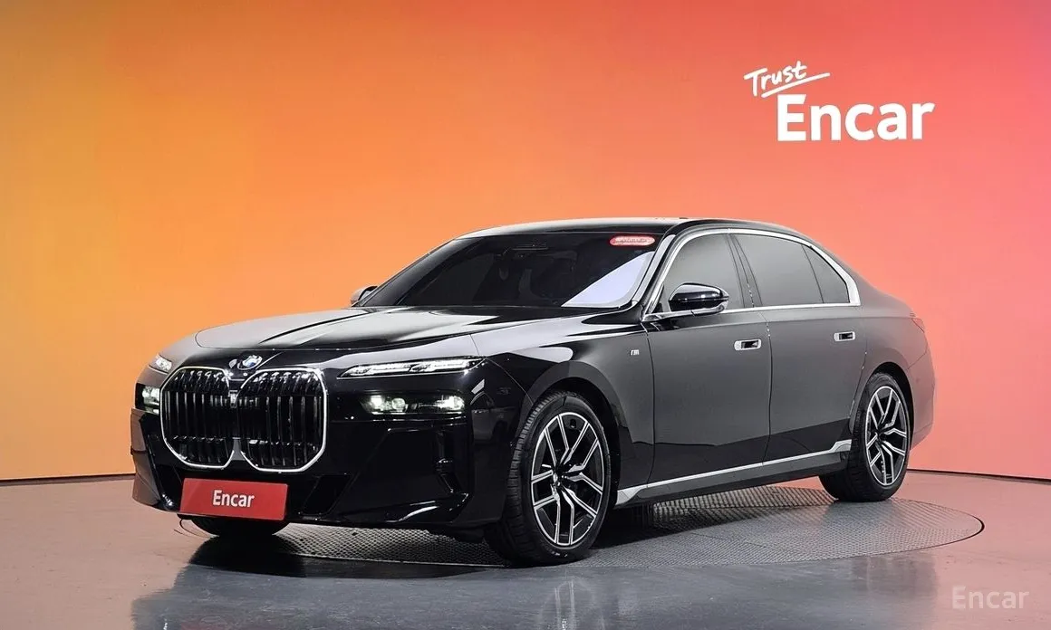 BMW 7 Series 2022 740i xDrive M Sport