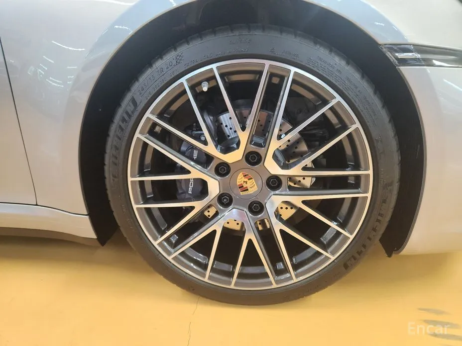 Porsche 911 2019 Carrera 4 Cabriolet