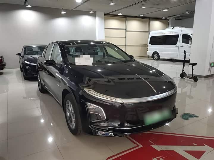 2025 Hongqi E-QM5