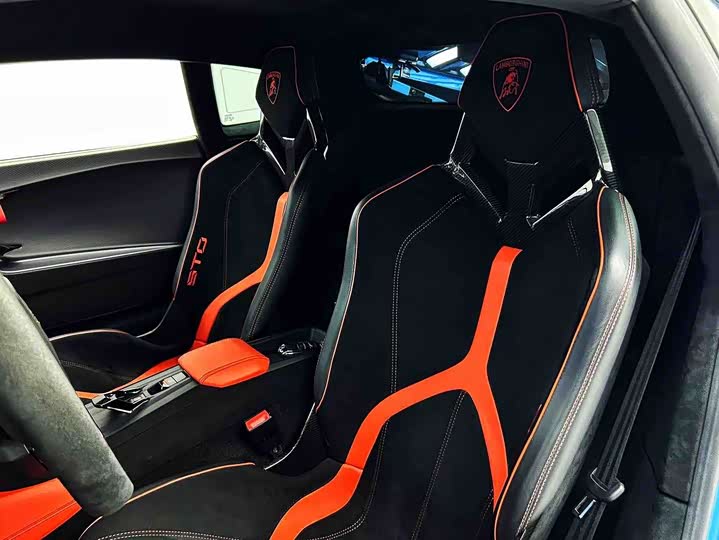 Фото 8 - Lamborghini Huracán