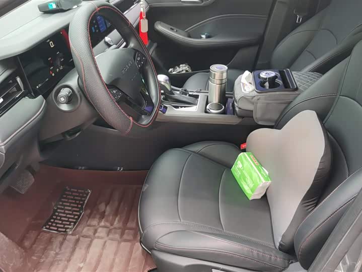 Фото 9 - Roewe i5
