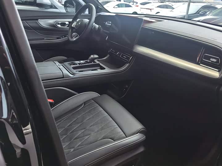 GAC Trumpchi GS8 2024 2024款 领航系列 2.0TGDI 两驱豪华智联版 7座