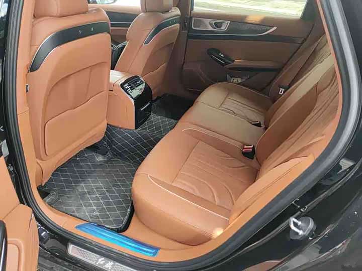 2025 Hongqi H9