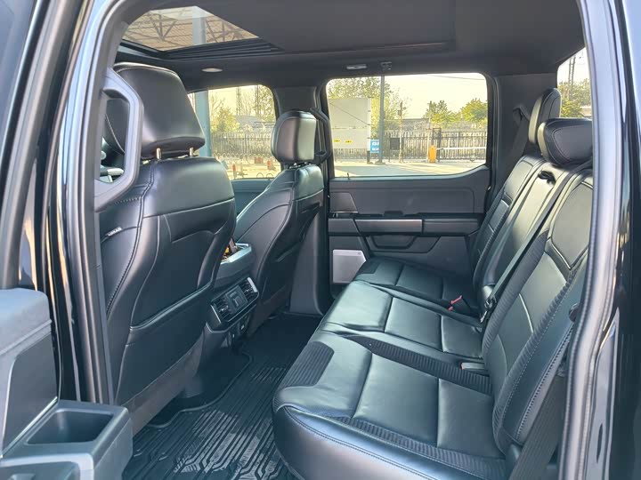 Фото 8 - Ford F-150 Raptor